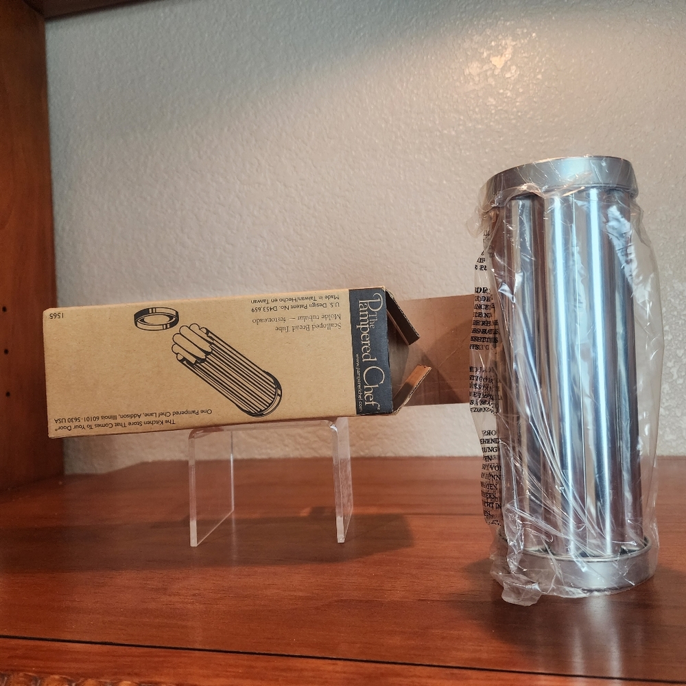 ⭐️4/$20 The Pampered Chef Scalloped Bread Tube
